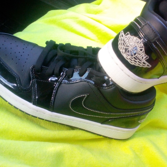 Nike Air Jordan 1 SE - Picture 4 of 4